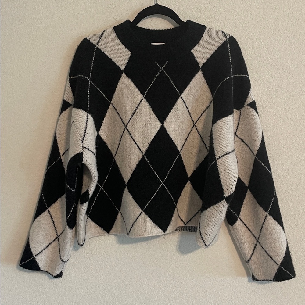 H&M Women’s Black and Cream Argyle Crewneck Sweater Size XL Classic Contemporary